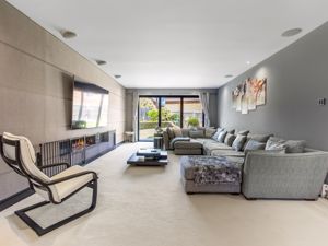 Photo 25- click for photo gallery